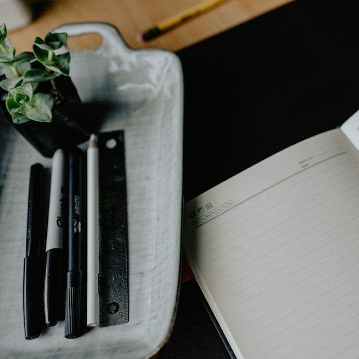 Desk tray